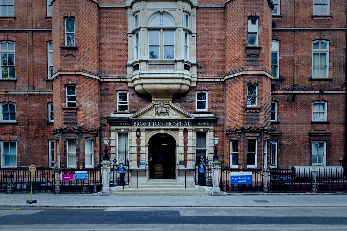 Royal Brompton Hospital entrance, the South Block of Brompton Hospital